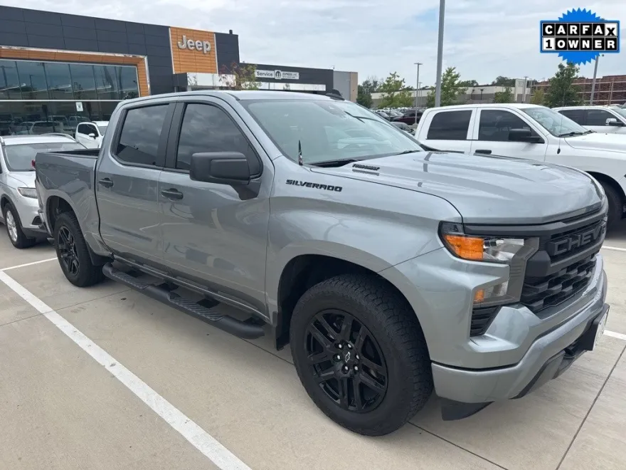 2025 Chevrolet Silverado 1500 Custom photo 1