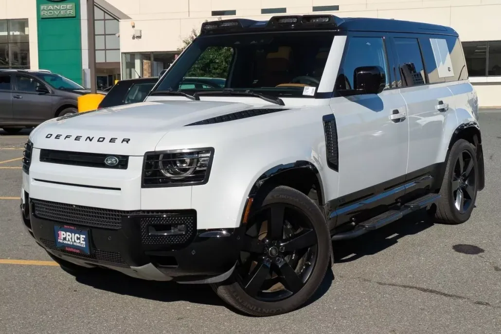 2023 Land Rover Defender 110 V8 photo 1