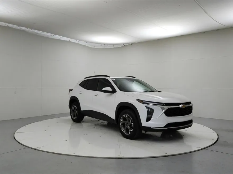 2024 Chevrolet Trax LT photo 1