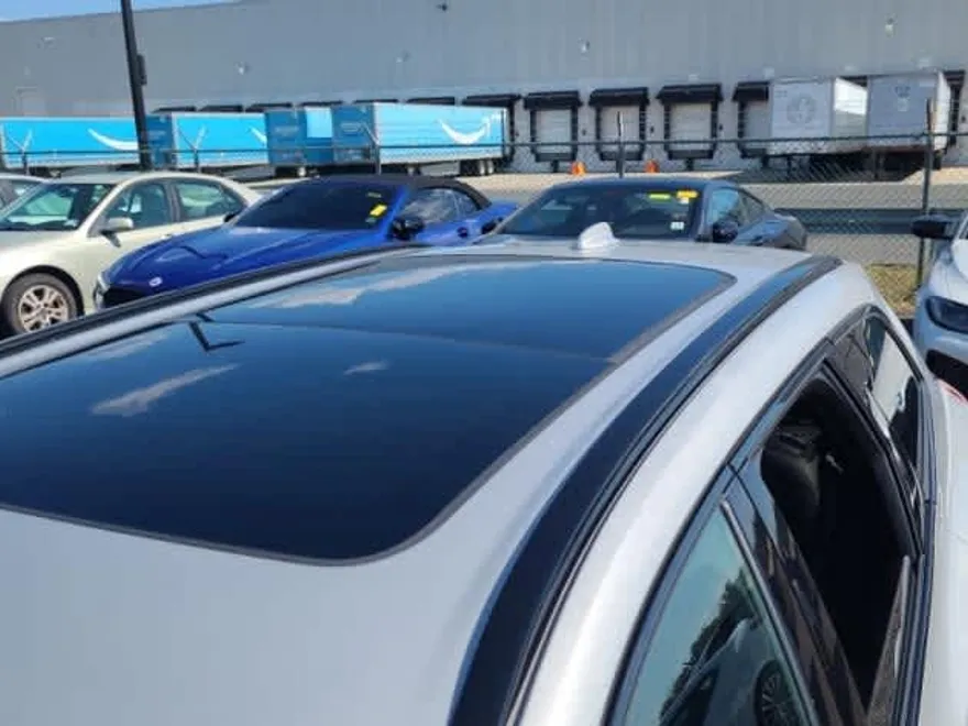 2023 Volvo XC60 Recharge Hybrid Ultimate photo 1