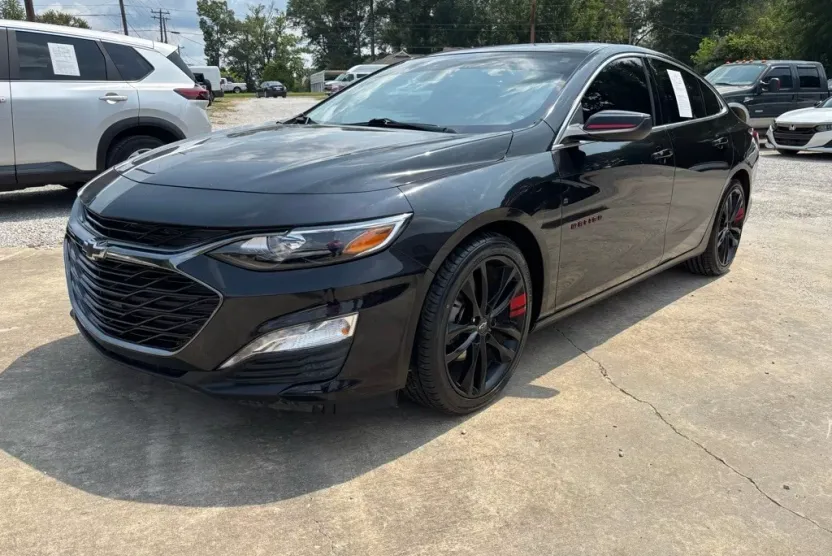2022 Chevrolet Malibu photo 1