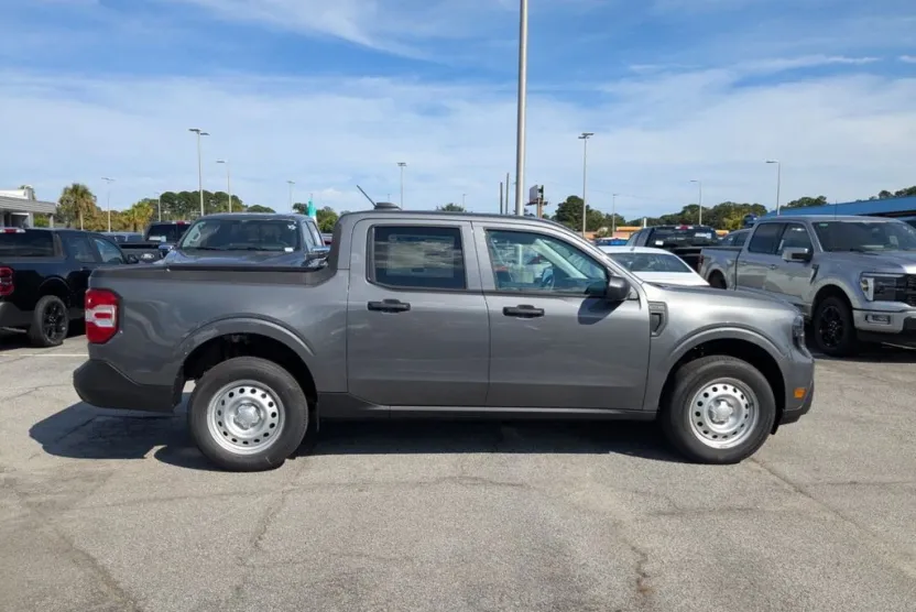 2025 Ford Maverick XL photo 1