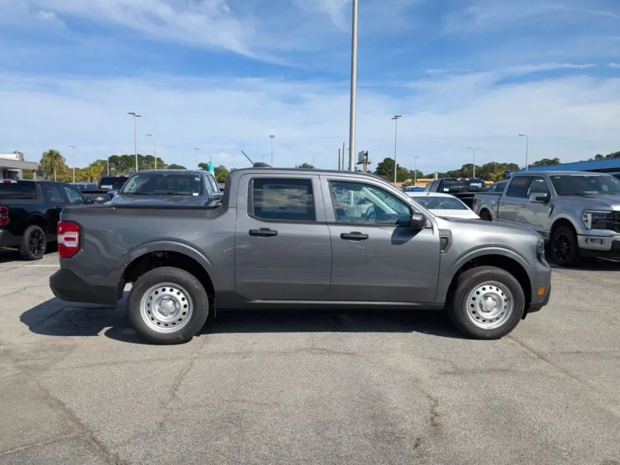 2025 Ford Maverick XL photo 1
