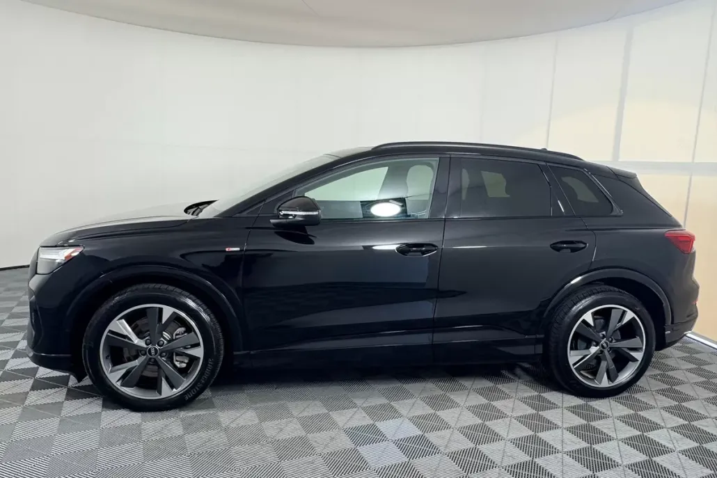 2024 Audi Q4 E-tron Premium Plus photo 1