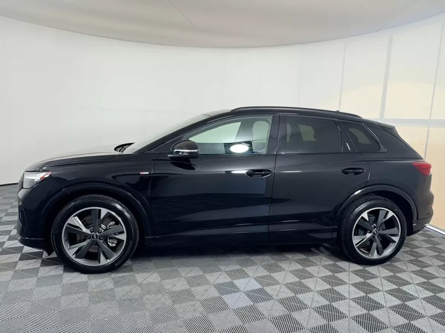 2024 Audi Q4 E-tron Premium Plus photo 1