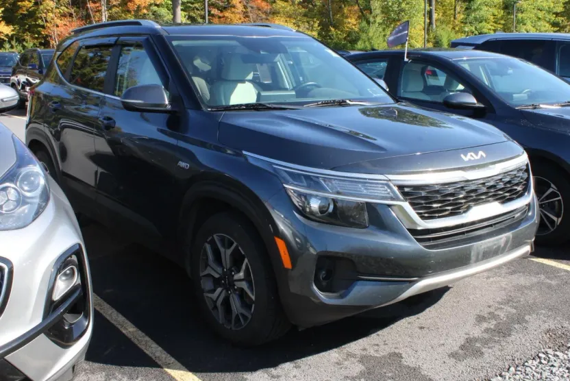 2022 Kia Seltos EX photo 1