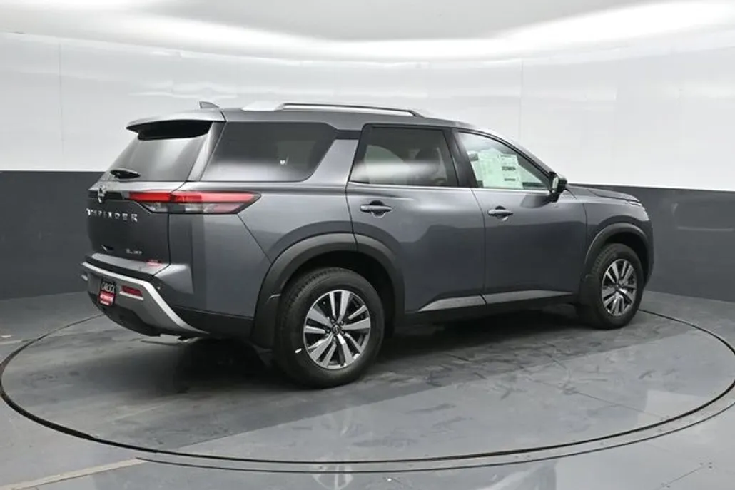 2025 Nissan Pathfinder SL photo 1