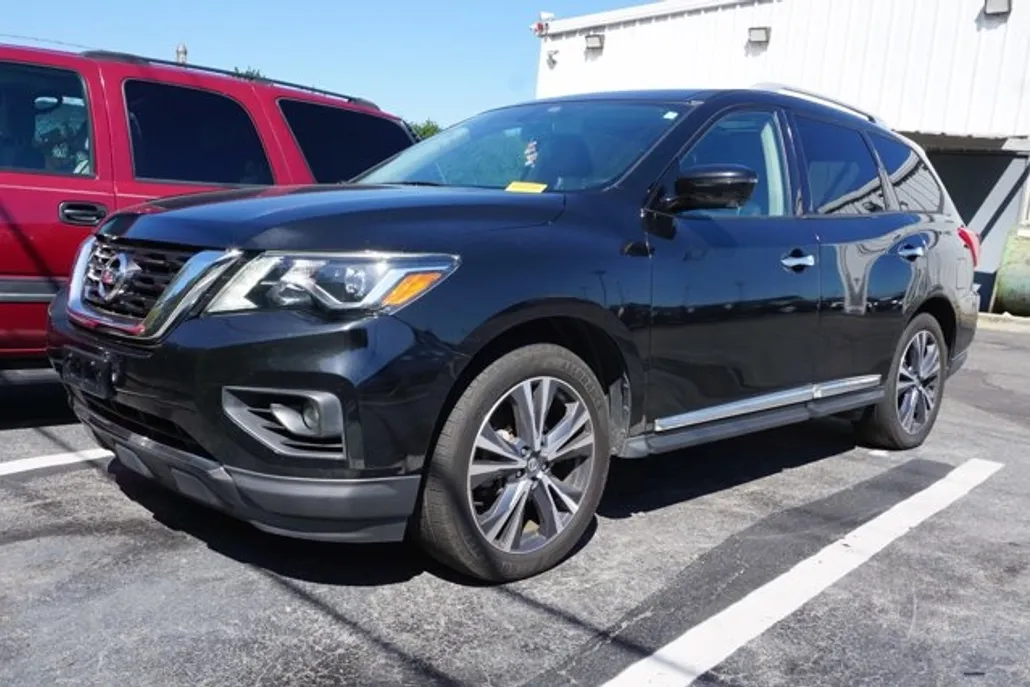 2020 Nissan Pathfinder Platinum photo 1