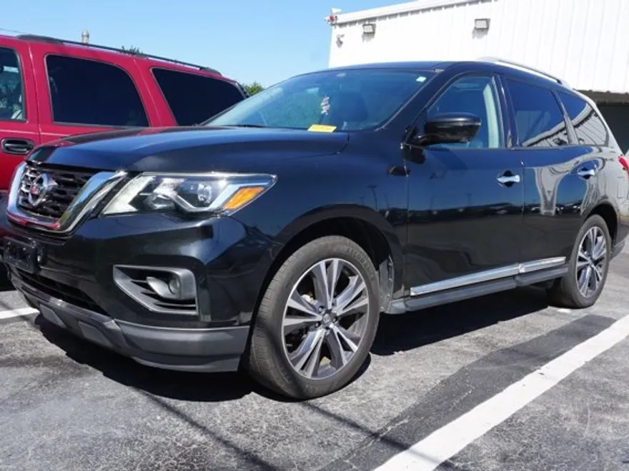 2020 Nissan Pathfinder Platinum photo 1