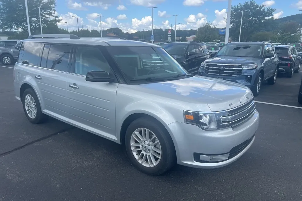 2016 Ford Flex SEL photo 1