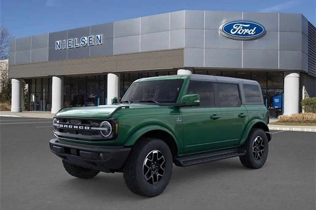 2025 Ford Bronco Outer Banks photo 1