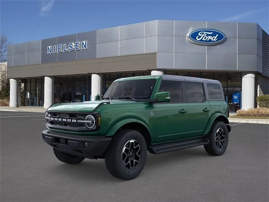 2025 Ford Bronco Outer Banks photo 1