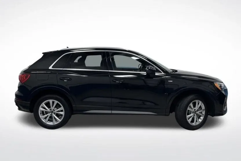 2022 Audi Q3 S line Premium photo 1