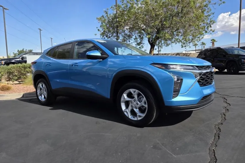 2025 Chevrolet Trax LS photo 1