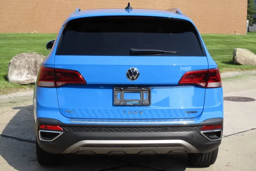 2022 Volkswagen Taos SEL photo 1
