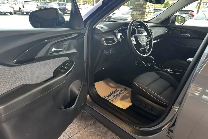 2022 Chevrolet Trailblazer LT photo 1