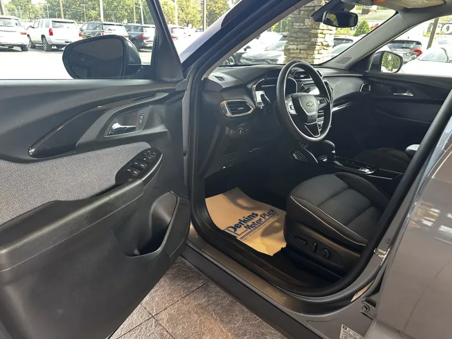 2022 Chevrolet Trailblazer LT photo 1