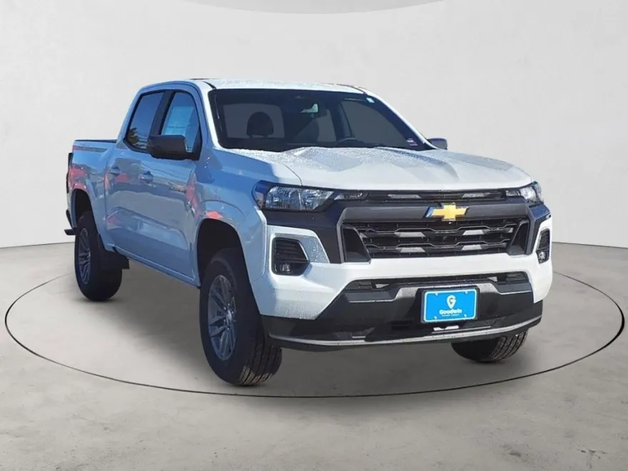 2024 Chevrolet Colorado LT photo 1