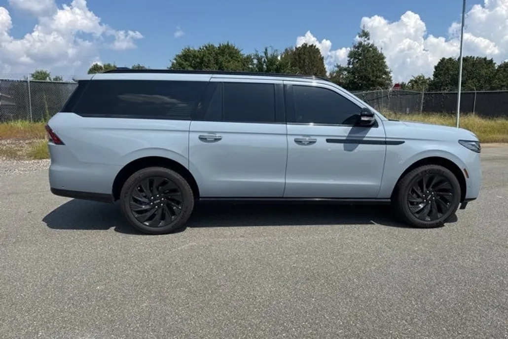 2025 Lincoln Navigator L Reserve photo 1
