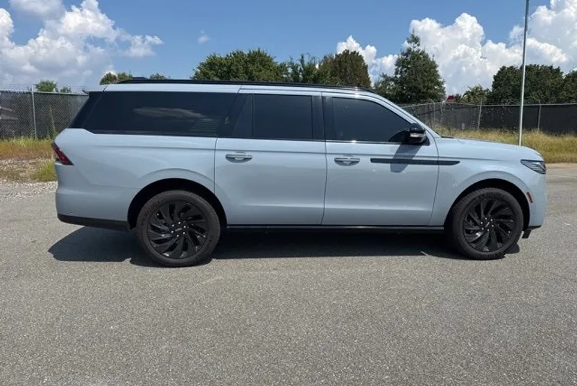 2025 Lincoln Navigator L Reserve photo 1