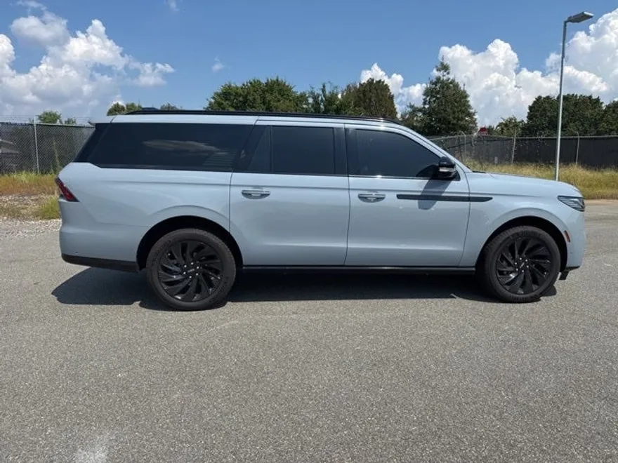 2025 Lincoln Navigator L Reserve photo 1
