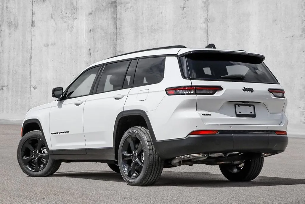 2025 Jeep Grand Cherokee Altitude photo 1