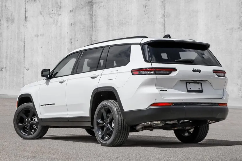2025 Jeep Grand Cherokee Altitude photo 1
