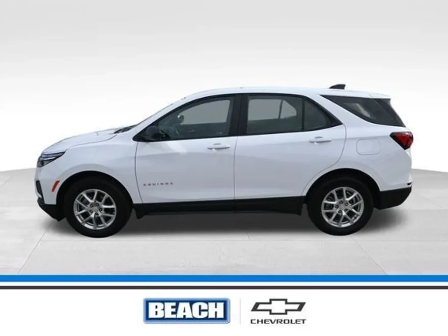2023 Chevrolet Equinox LS photo 1