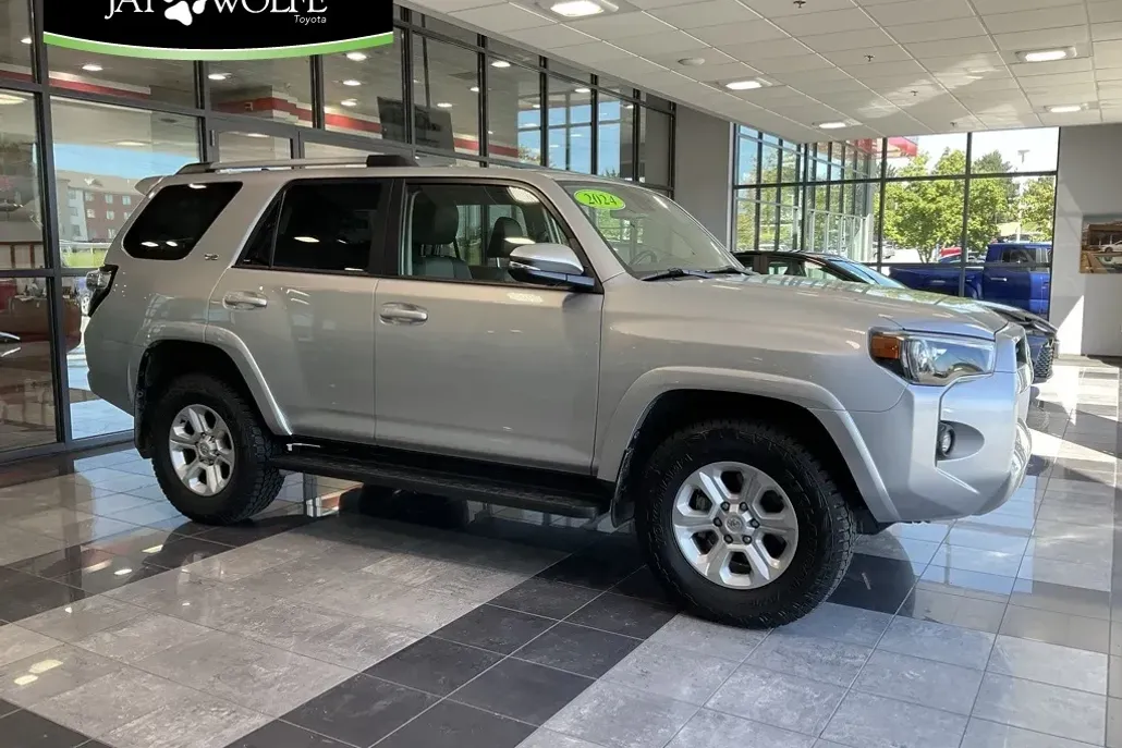 2024 Toyota 4Runner SR5 Premium photo 1