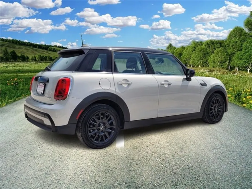 2022 Mini Cooper 4 Door Hardtop photo 1