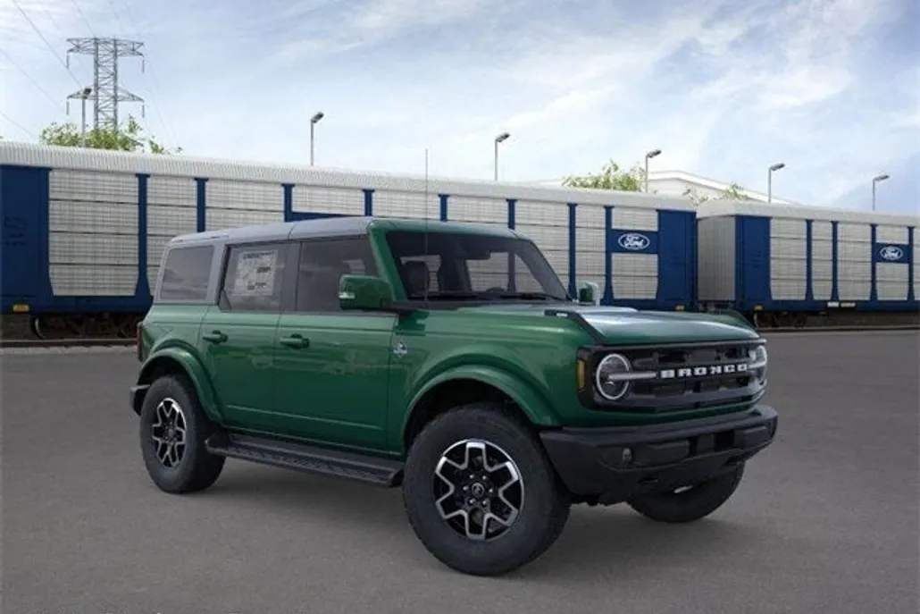 2025 Ford Bronco Outer Banks photo 1