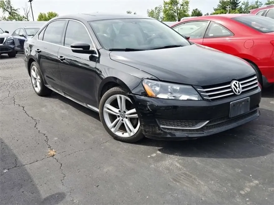2014 Volkswagen Passat SE photo 1