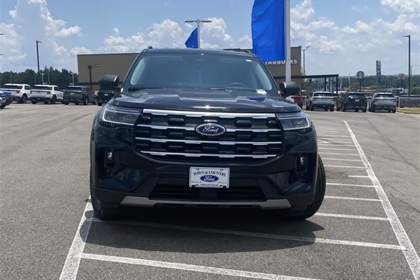 2025 Ford Explorer photo 1