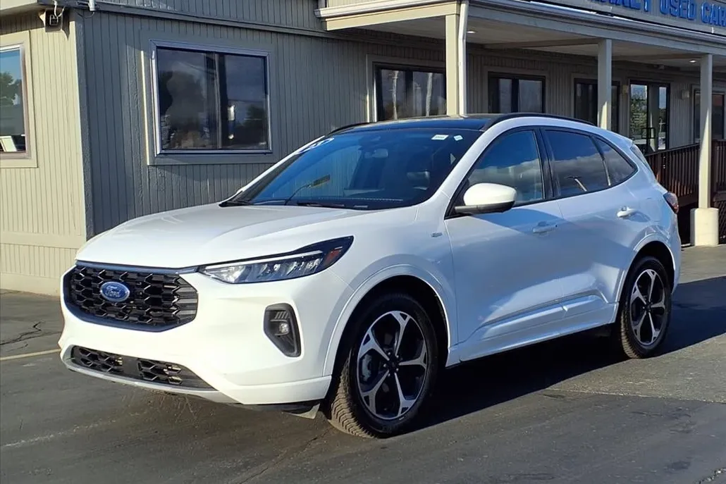 2023 Ford Escape ST-Line Select photo 1