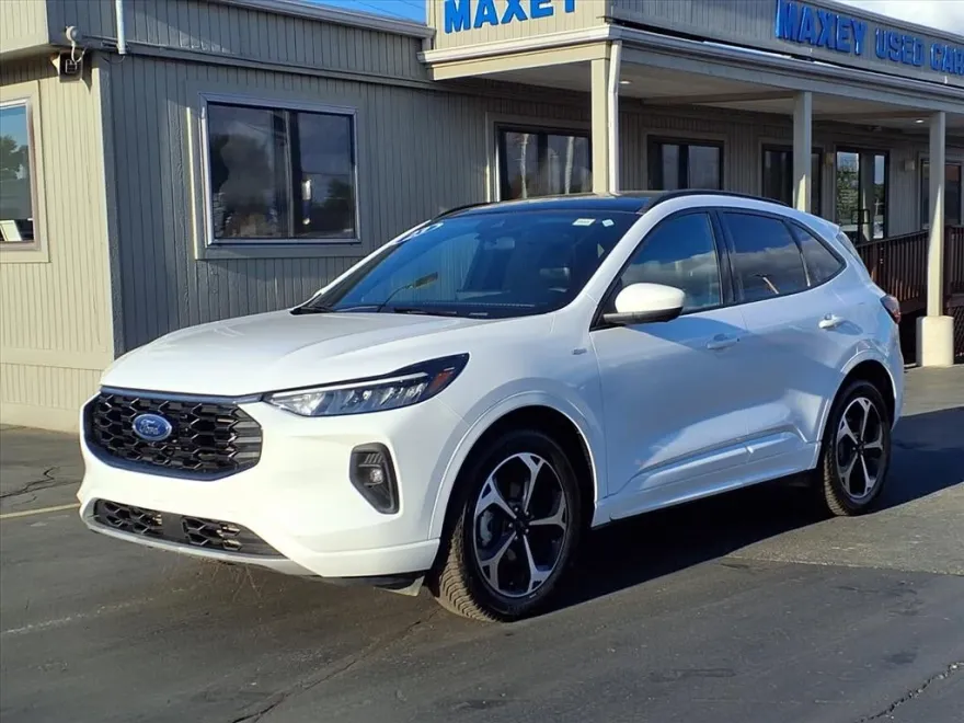 2023 Ford Escape ST-Line Select photo 1