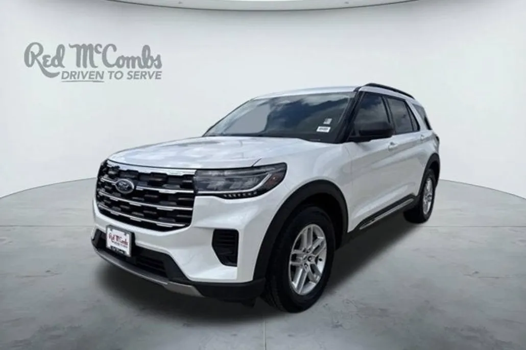 2025 Ford Explorer photo 1