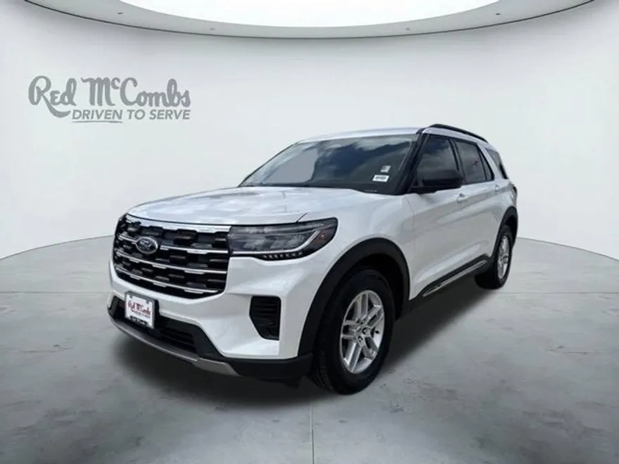2025 Ford Explorer photo 1