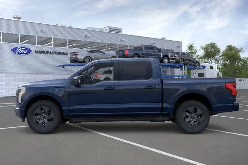 2025 Ford F-150 Lightning Lariat photo 1