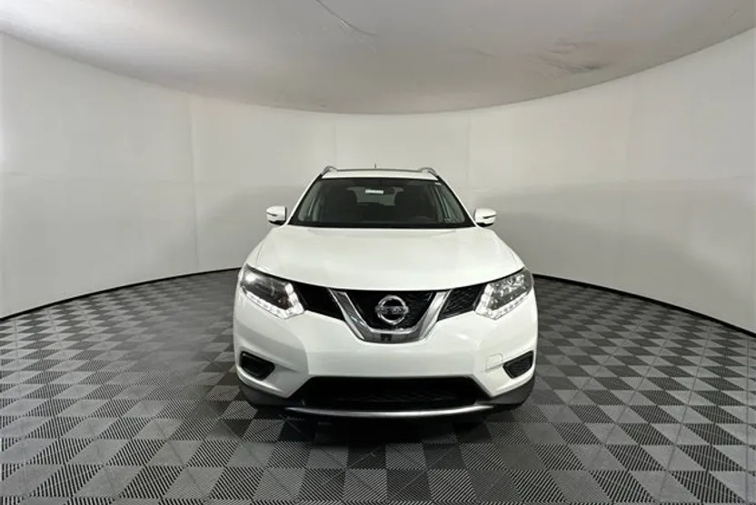 2016 Nissan Rogue SV photo 1