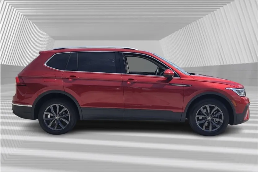 2022 Volkswagen Tiguan SE photo 1