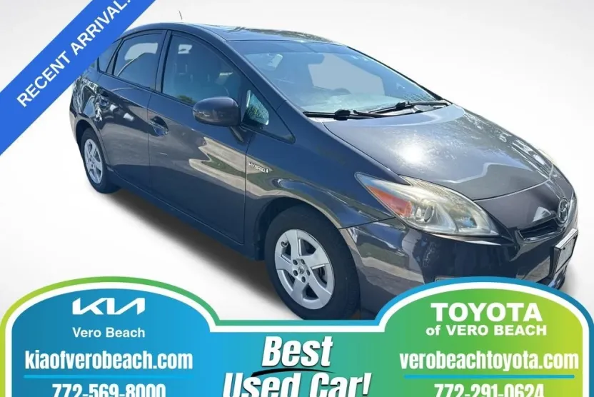 2011 Toyota Prius Four photo 1