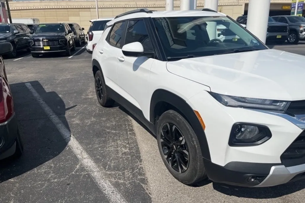 2023 Chevrolet Trailblazer LT photo 1