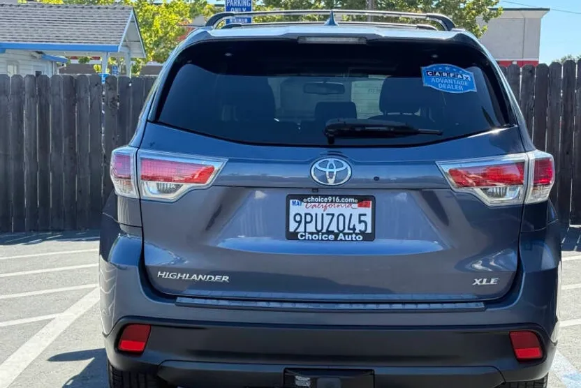 2016 Toyota Highlander XLE photo 1