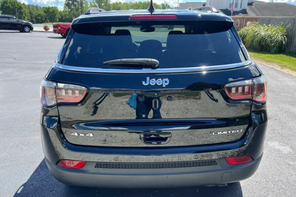 2022 Jeep Compass Limited photo 1
