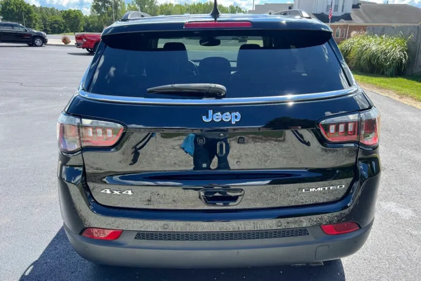 2022 Jeep Compass Limited photo 1