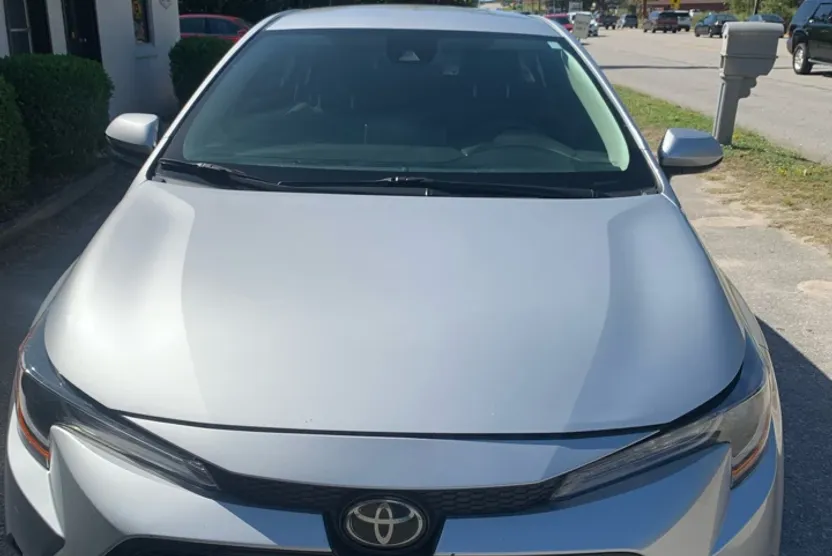 2020 Toyota Corolla LE photo 1