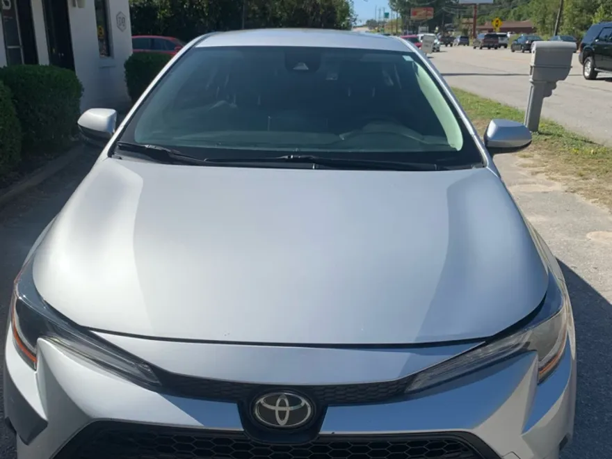 2020 Toyota Corolla LE photo 1