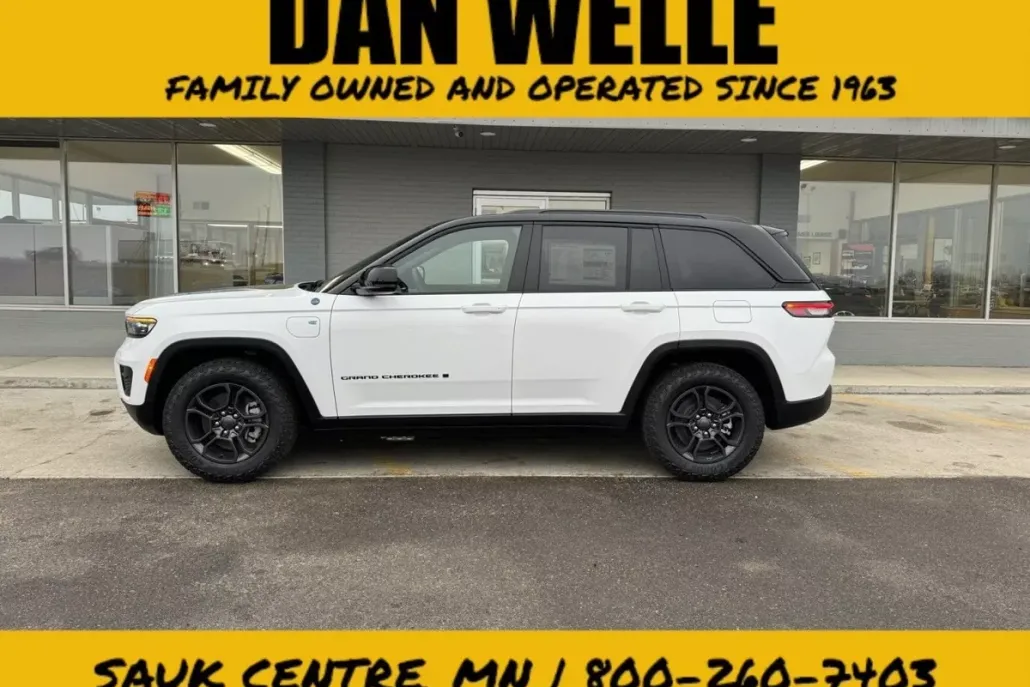 2024 Jeep Cherokee 4xe Trailhawk photo 1