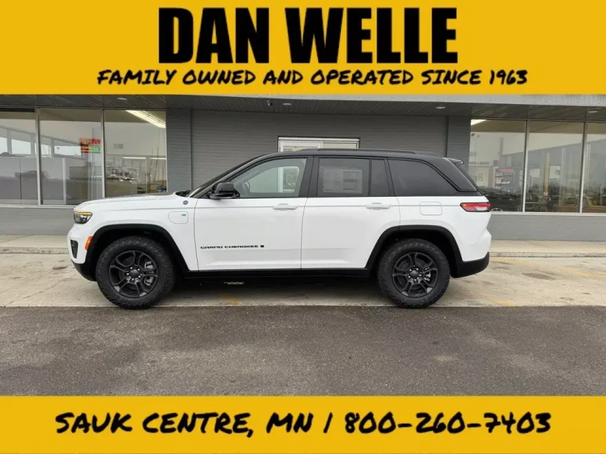 2024 Jeep Cherokee 4xe Trailhawk photo 1