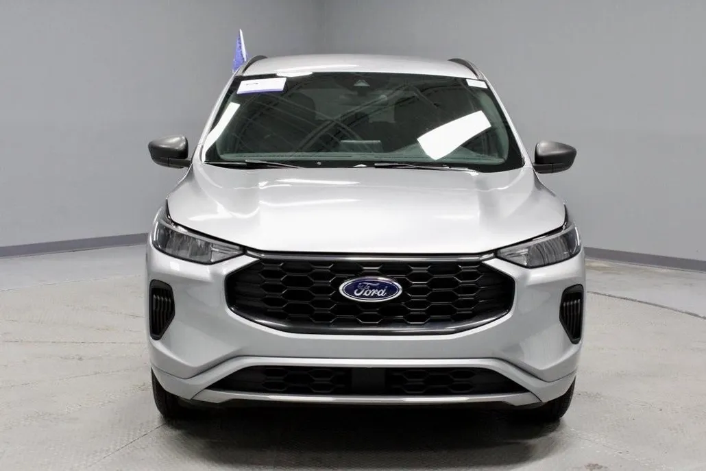 2024 Ford Escape ST-Line photo 1